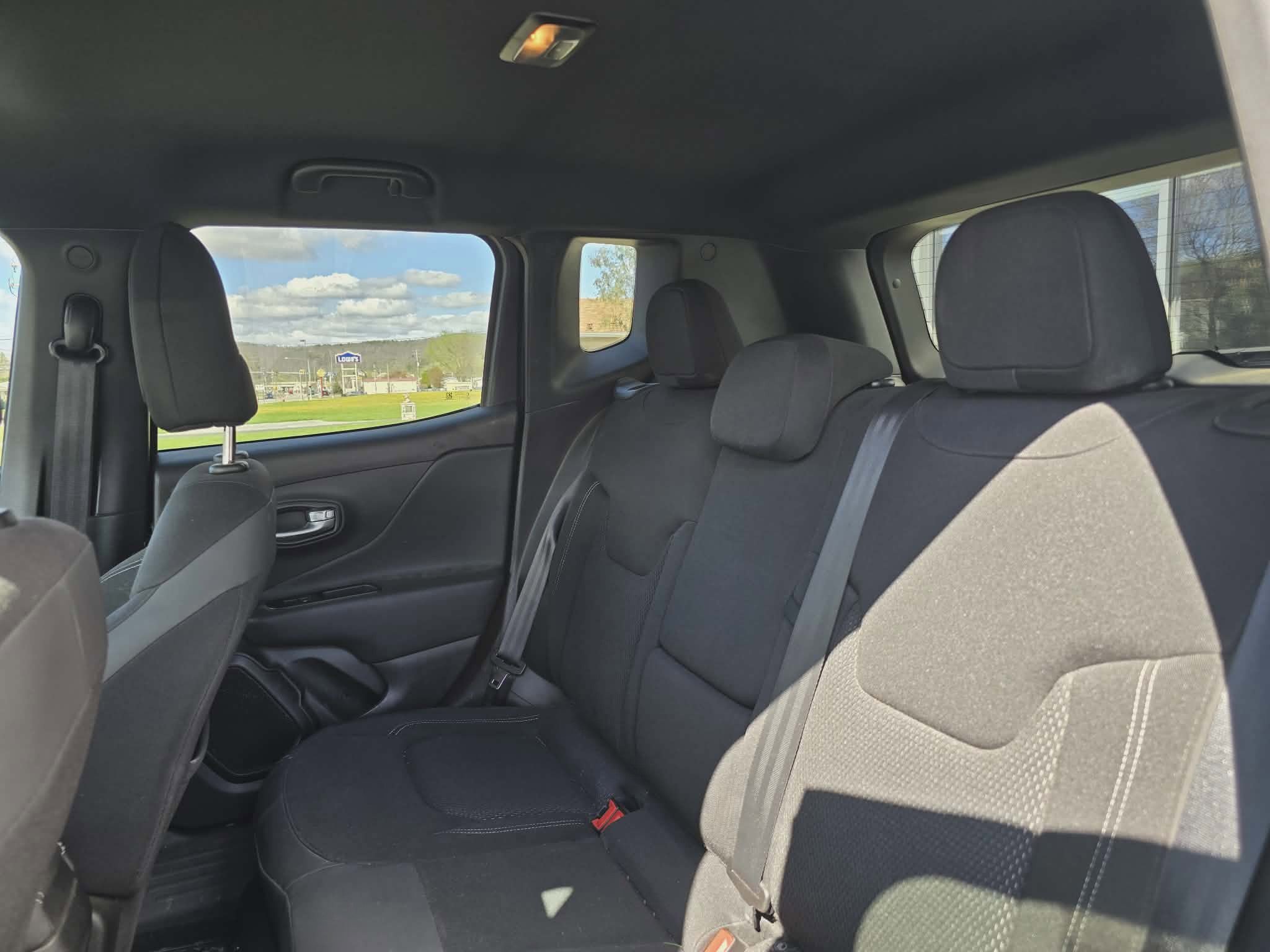 Used 2022 Jeep Renegade Altitude w/ Convenience Group AWD/4WD image 12