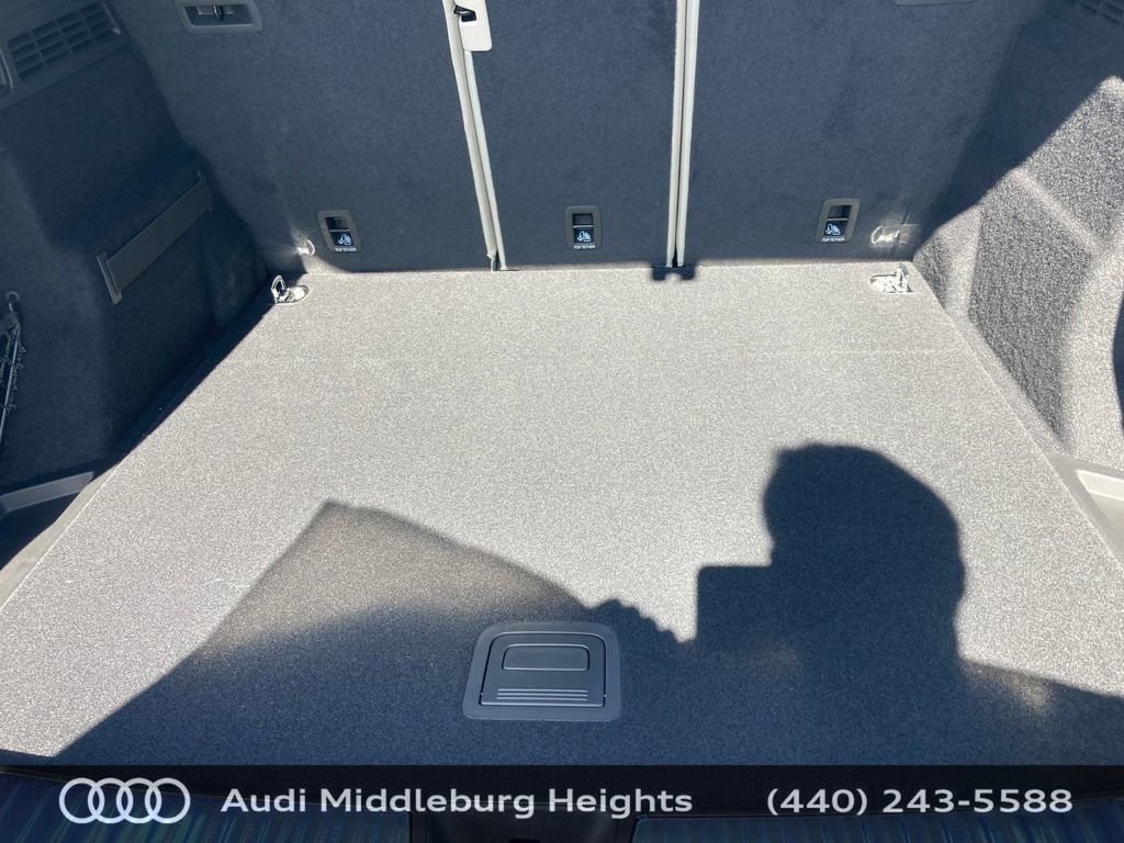 Used 2025 Audi Q5 Premium w/ Convenience Package image 30