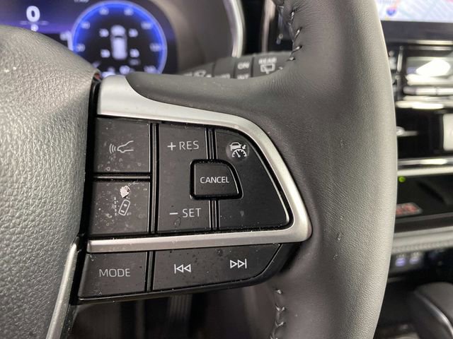 Used 2025 Toyota Highlander Platinum AWD/4WD image 16