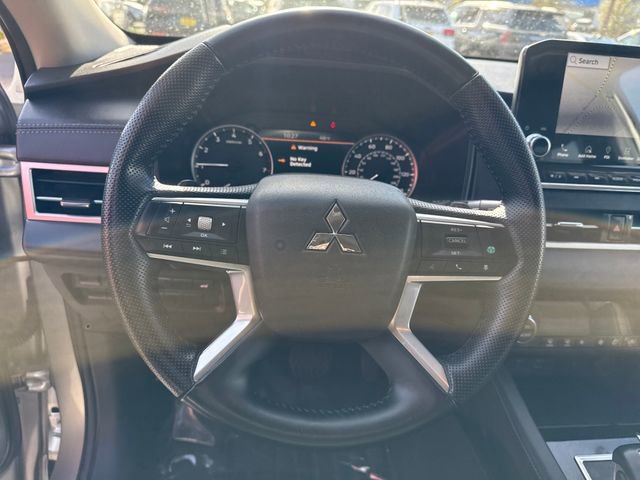 Used 2024 Mitsubishi Outlander SE image 22