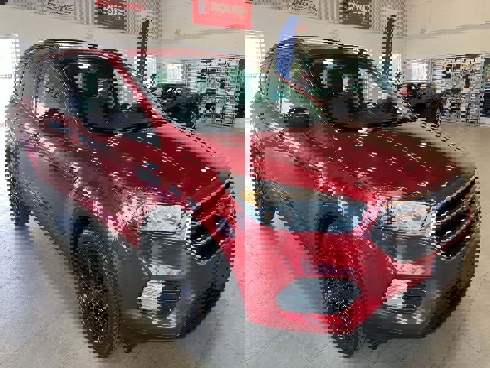 Used 2017 Ford Escape SE w/ Equipment Group 201A FWD image 3