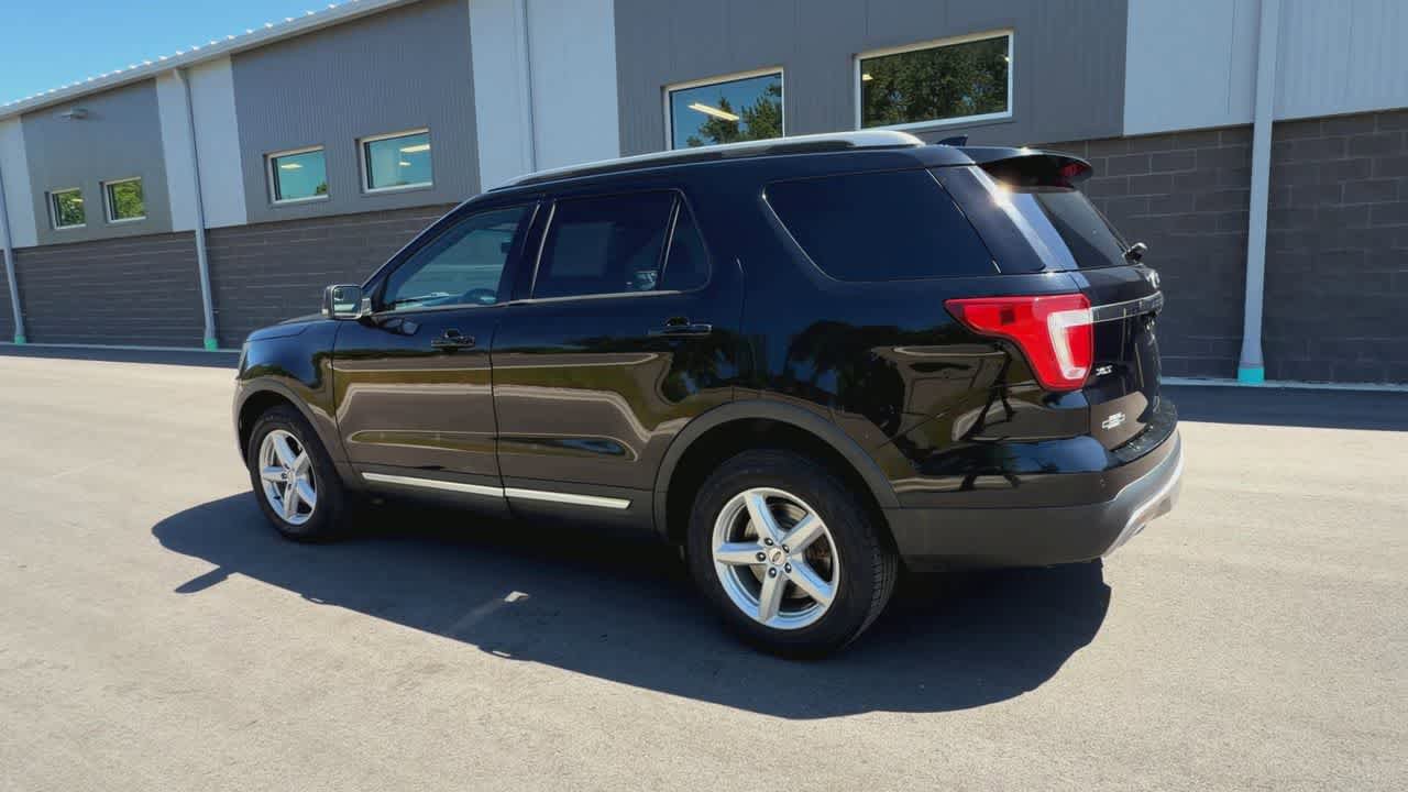 Used 2016 Ford Explorer XLT w/ Equipment Group 202A AWD/4WD image 6