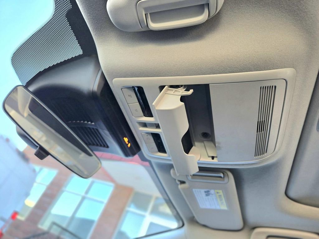 Used 2025 MAZDA MAZDA3 s image 32