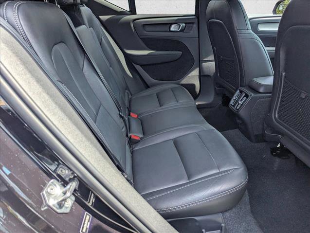 Used 2021 Volvo XC40 T4 Momentum w/ Premium Package FWD image 19