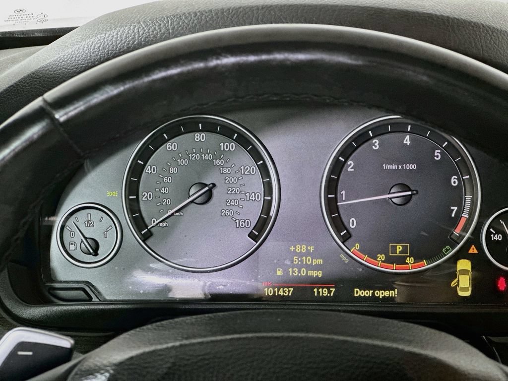 Used 2011 BMW 550i xDrive Sedan AWD/4WD image 12
