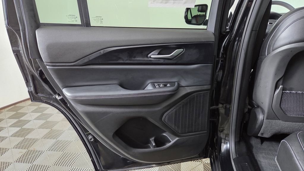 Used 2023 Jeep Grand Cherokee Altitude image 30