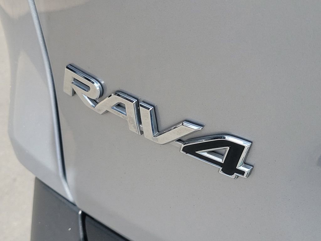 Used 2019 Toyota RAV4 XLE FWD image 10