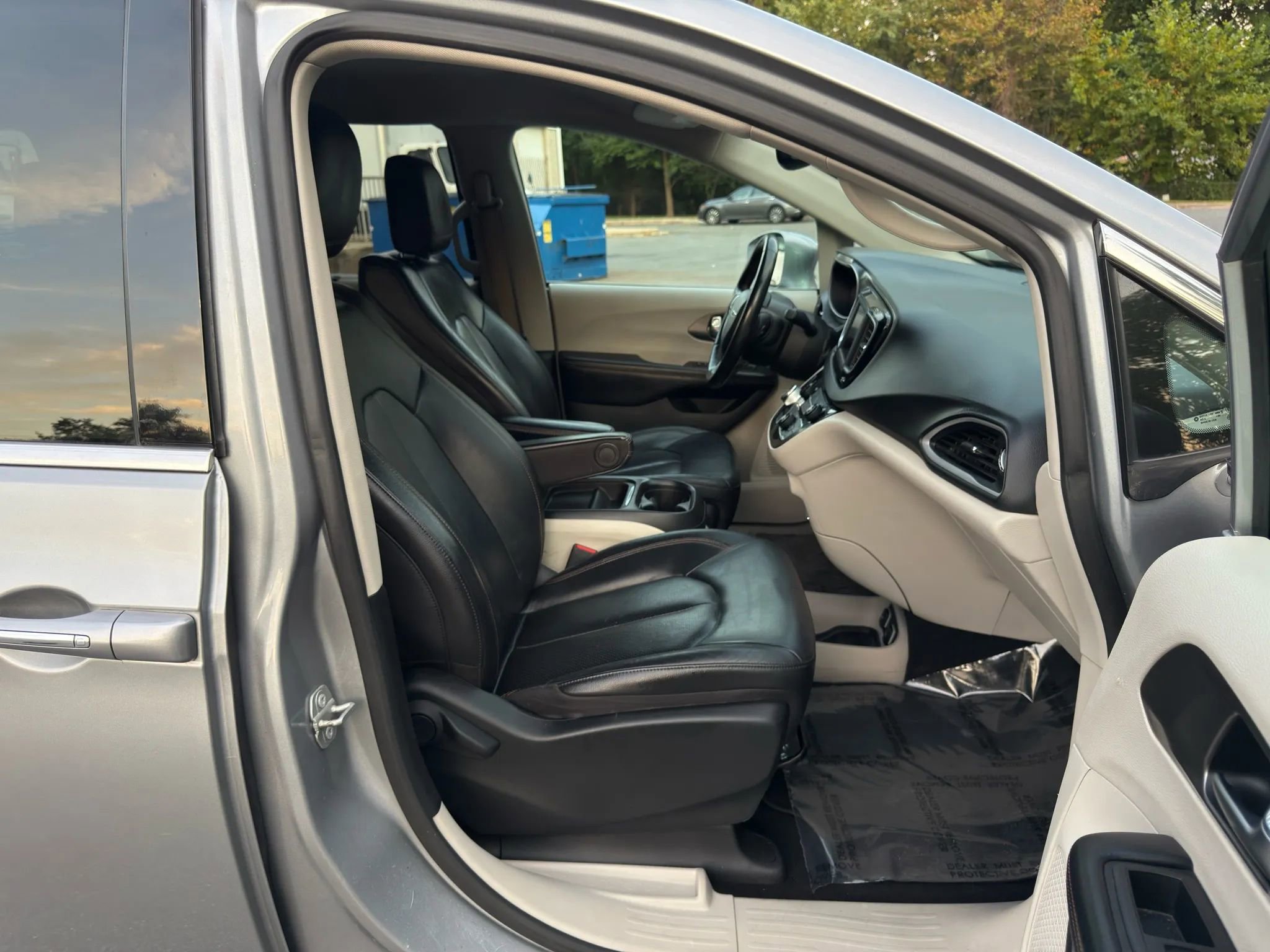 Used 2020 Chrysler Pacifica Touring-L image 25
