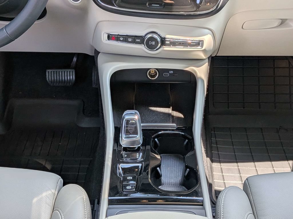 Certified 2023 Volvo XC40 B5 Ultimate w/ Climate Package AWD/4WD image 21