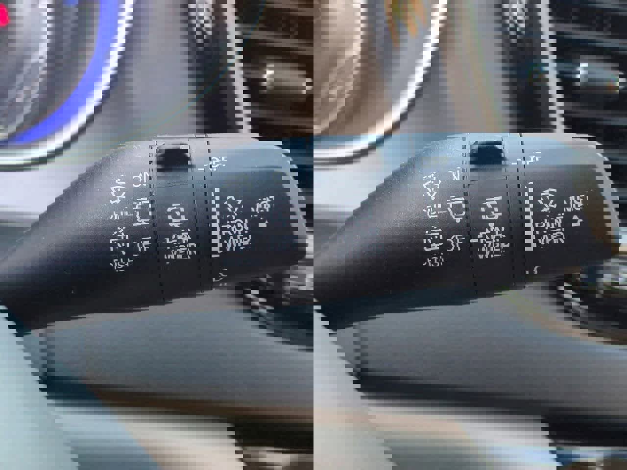 Used 2023 Chrysler Pacifica Touring-L image 25