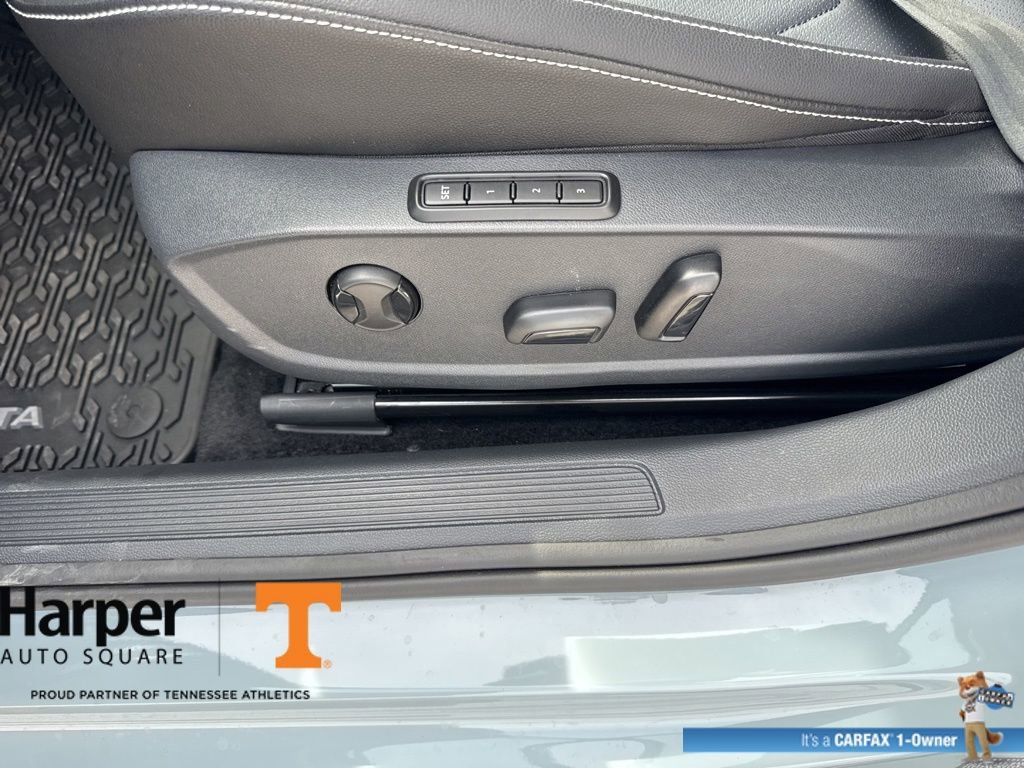 Used 2025 Volkswagen Jetta SEL image 18