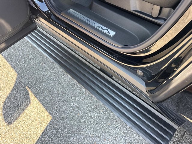 New 2026 Chevrolet Suburban High Country AWD/4WD image 15