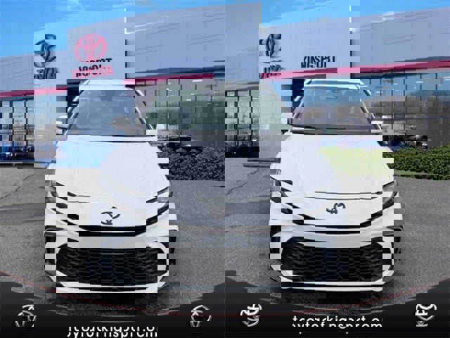 Used 2025 Toyota Camry SE w/ Convenience Package image 8