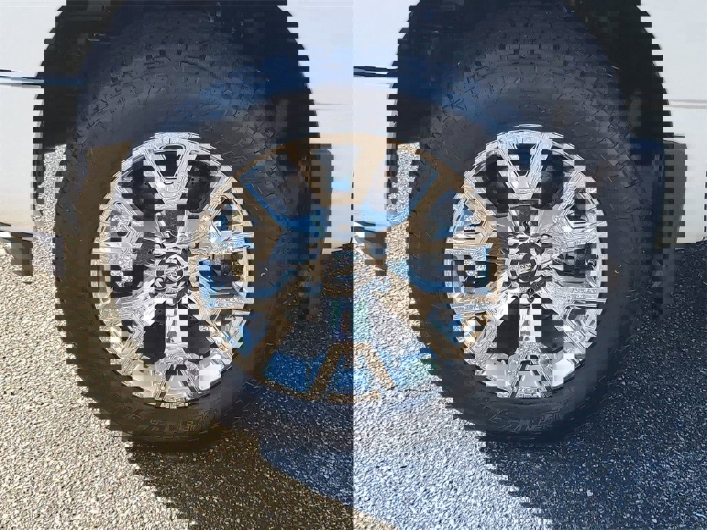 Used 2020 Nissan Titan SL w/ Moonroof Package image 33