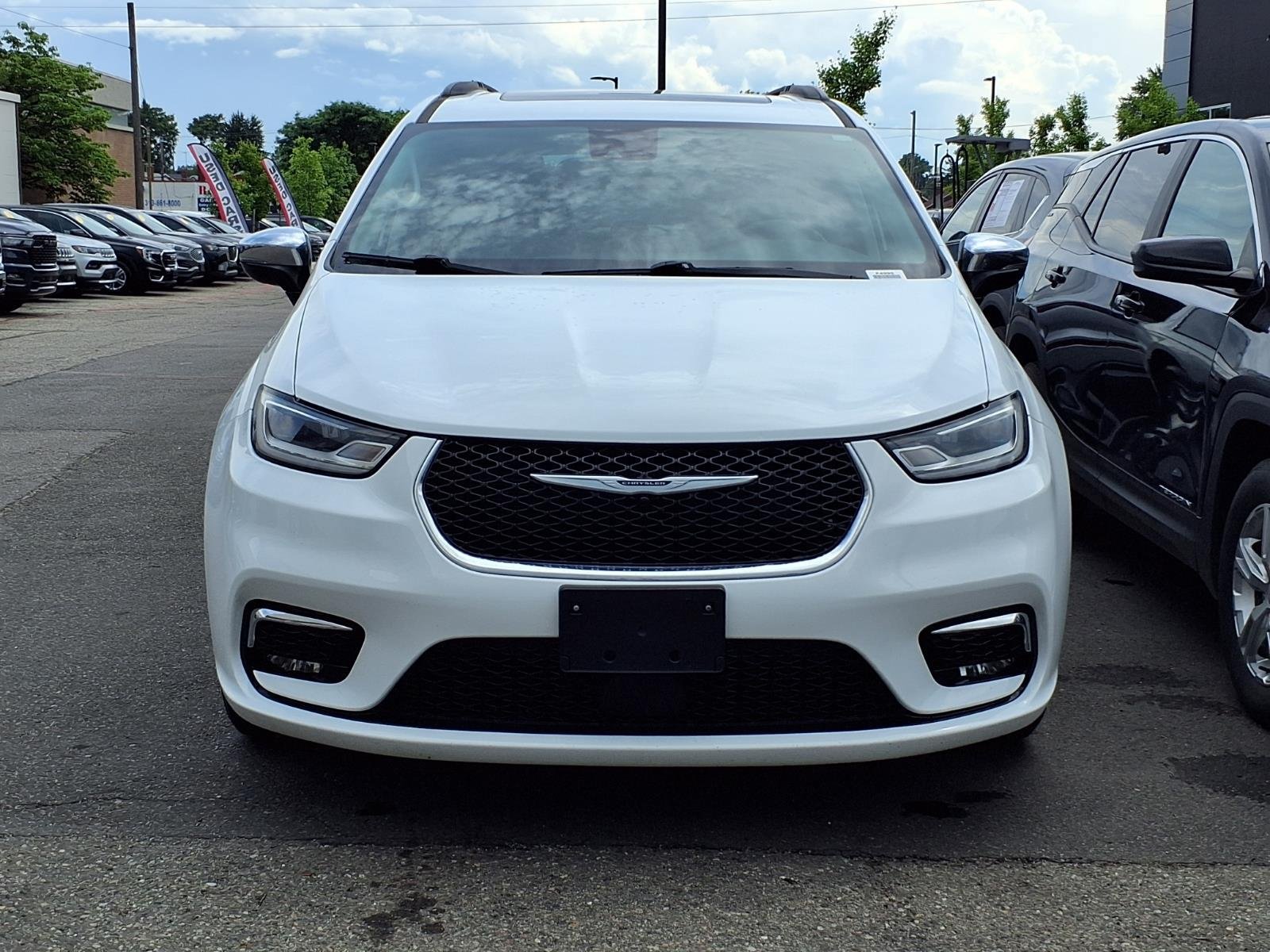 Certified 2023 Chrysler Pacifica Limited FWD image 27