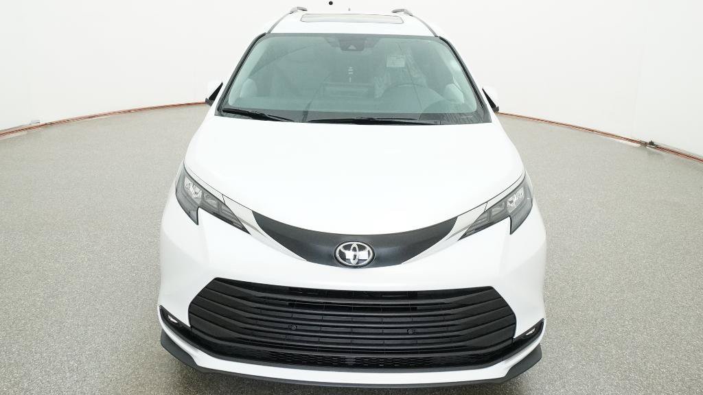 New 2026 Toyota Sienna XLE FWD image 2