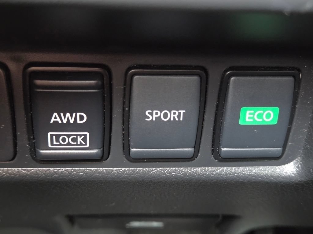 Used 2020 Nissan Rogue S AWD/4WD image 9