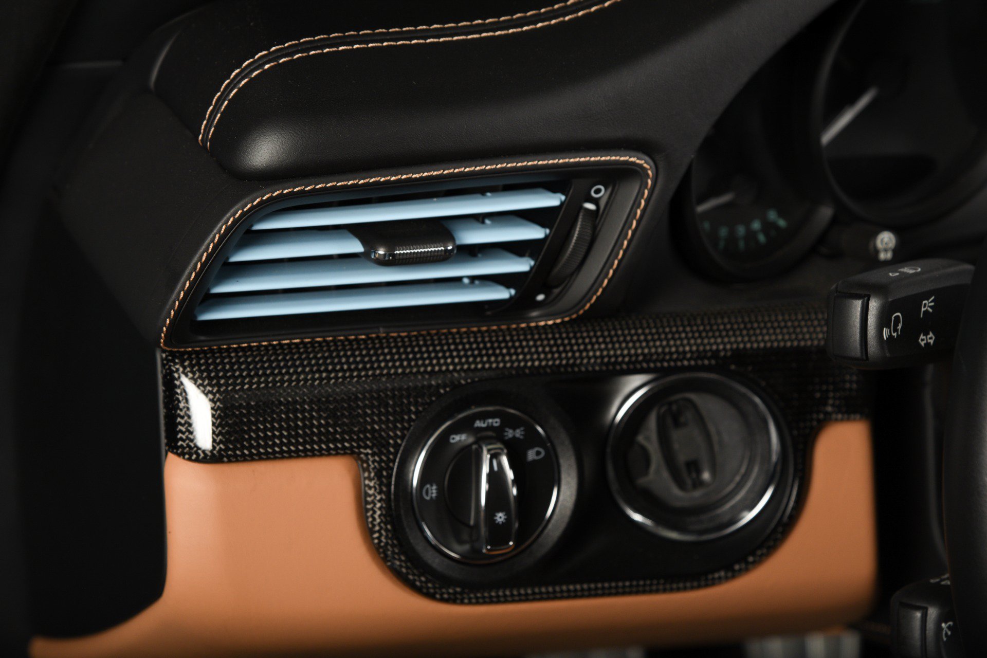 Used 2019 Porsche 911 Speedster RWD image 38