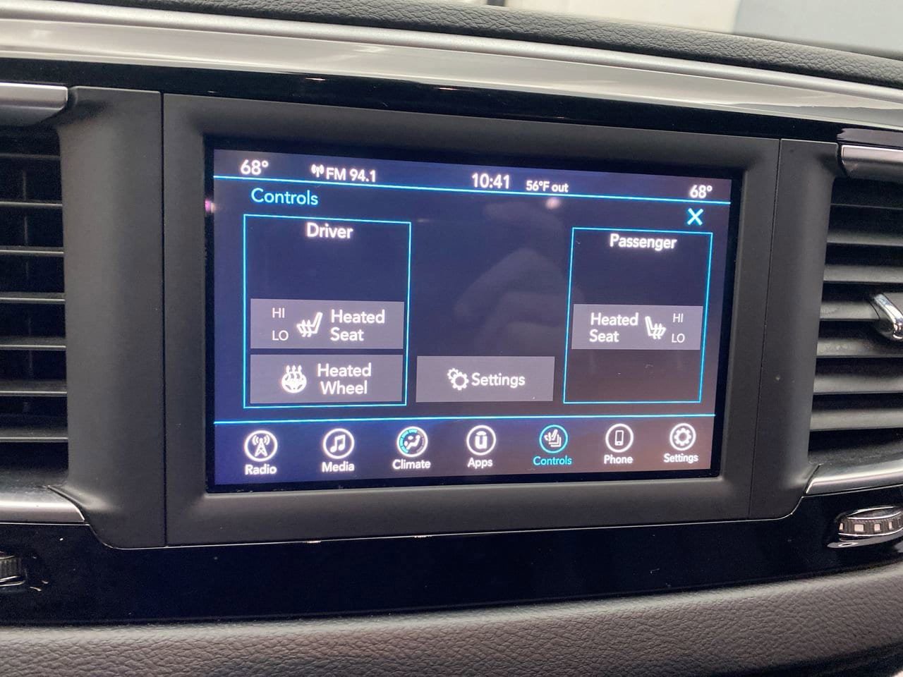 Used 2020 Chrysler Pacifica Touring-L w/ S Appearance Package FWD image 19