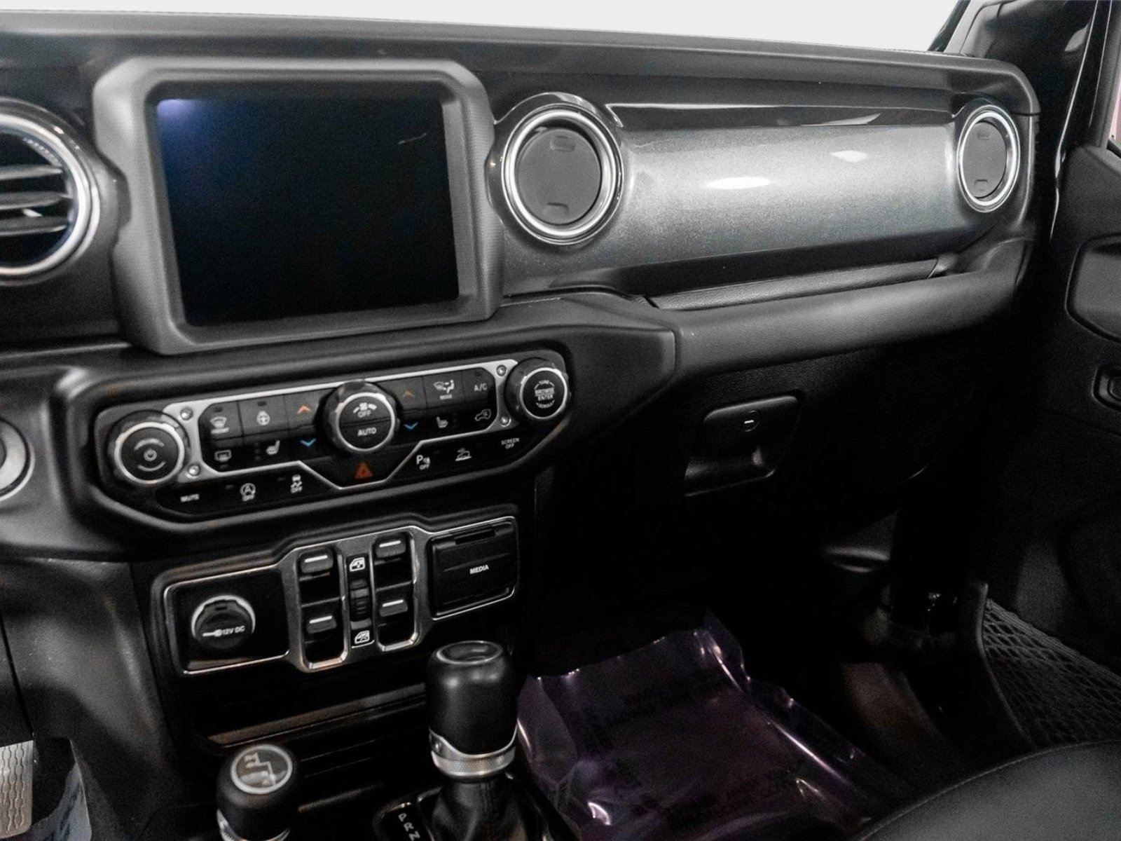 Used 2021 Jeep Wrangler Unlimited Sahara AWD/4WD image 35