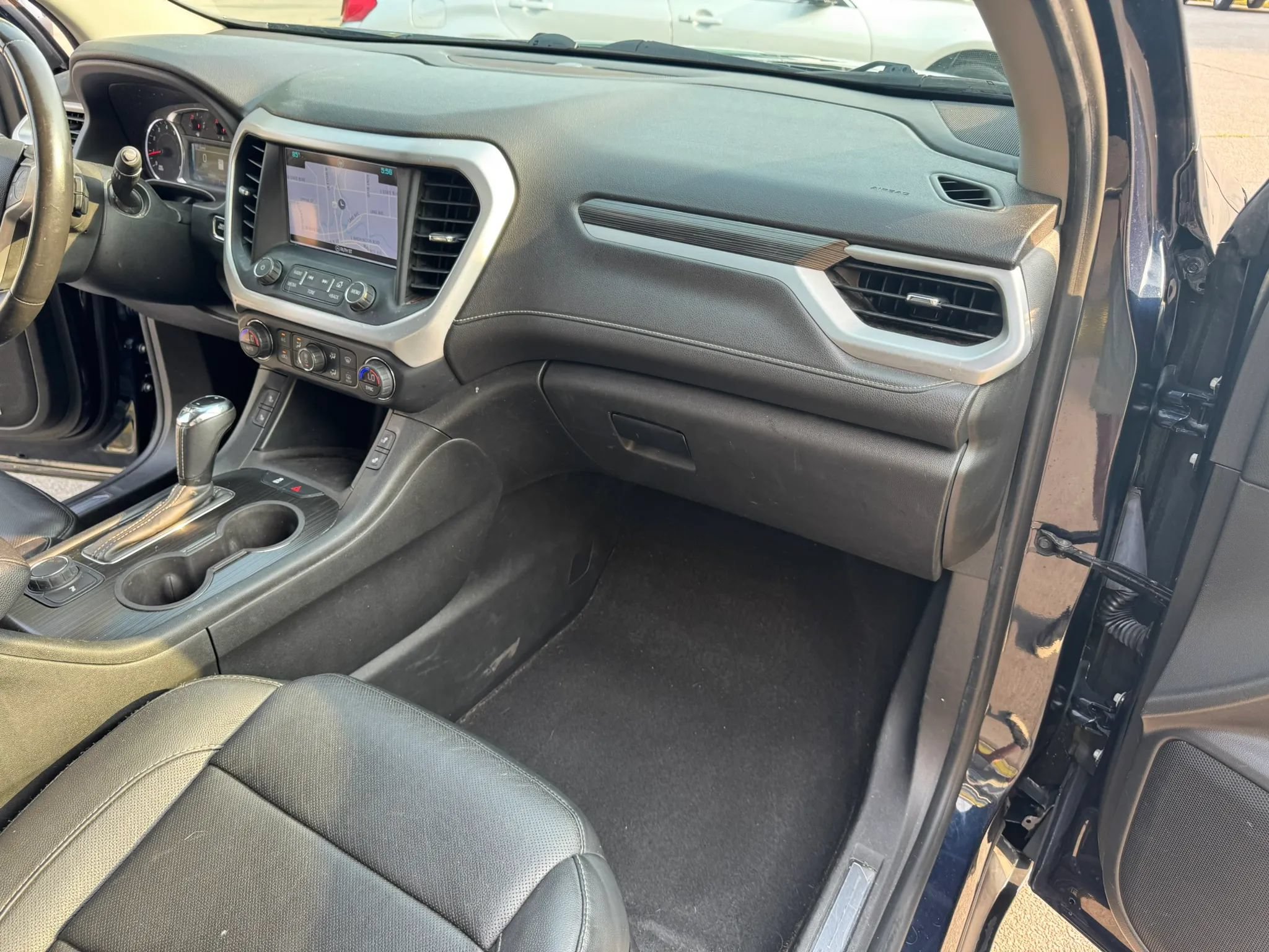 Used 2017 GMC Acadia SLT FWD image 25