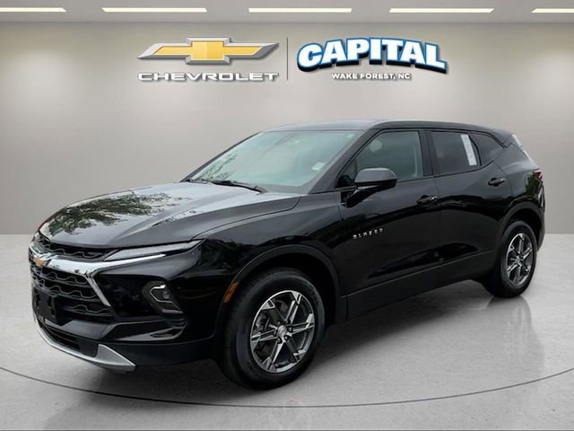 Used 2025 Chevrolet Blazer LT AWD/4WD image 1