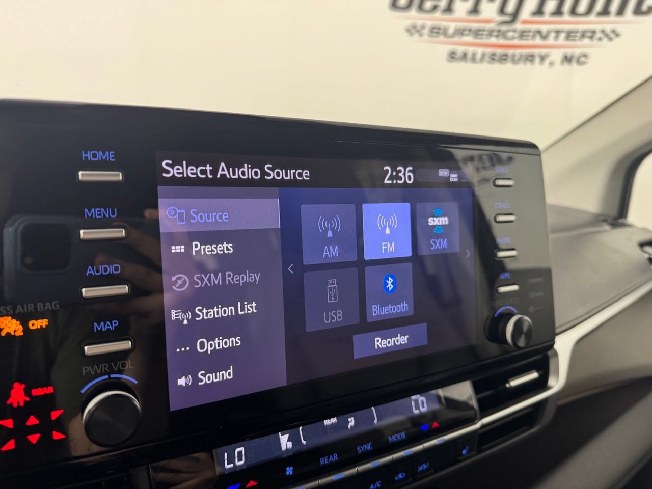 Used 2023 Toyota Sienna XLE FWD image 18