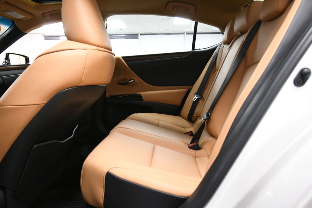 Used 2025 Lexus ES 350 w/ Premium Package image 22