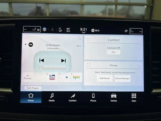 Used 2023 Chrysler Pacifica Touring-L image 22