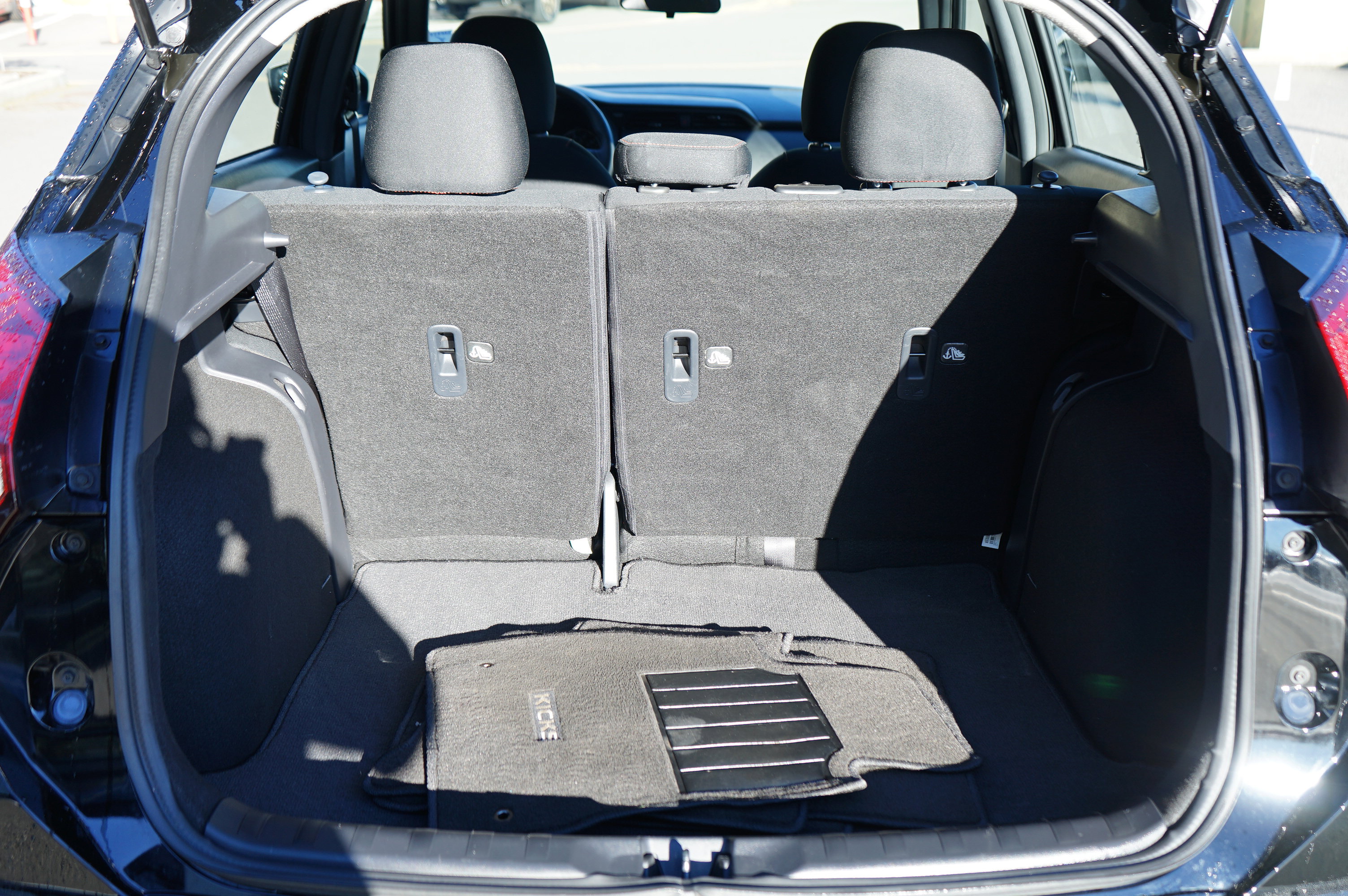 Used 2024 Nissan Kicks SR image 11