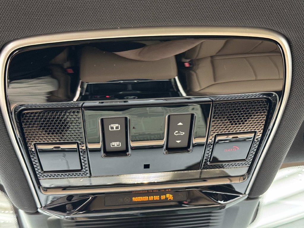 New 2026 Land Rover Range Rover Sport SE AWD/4WD image 24