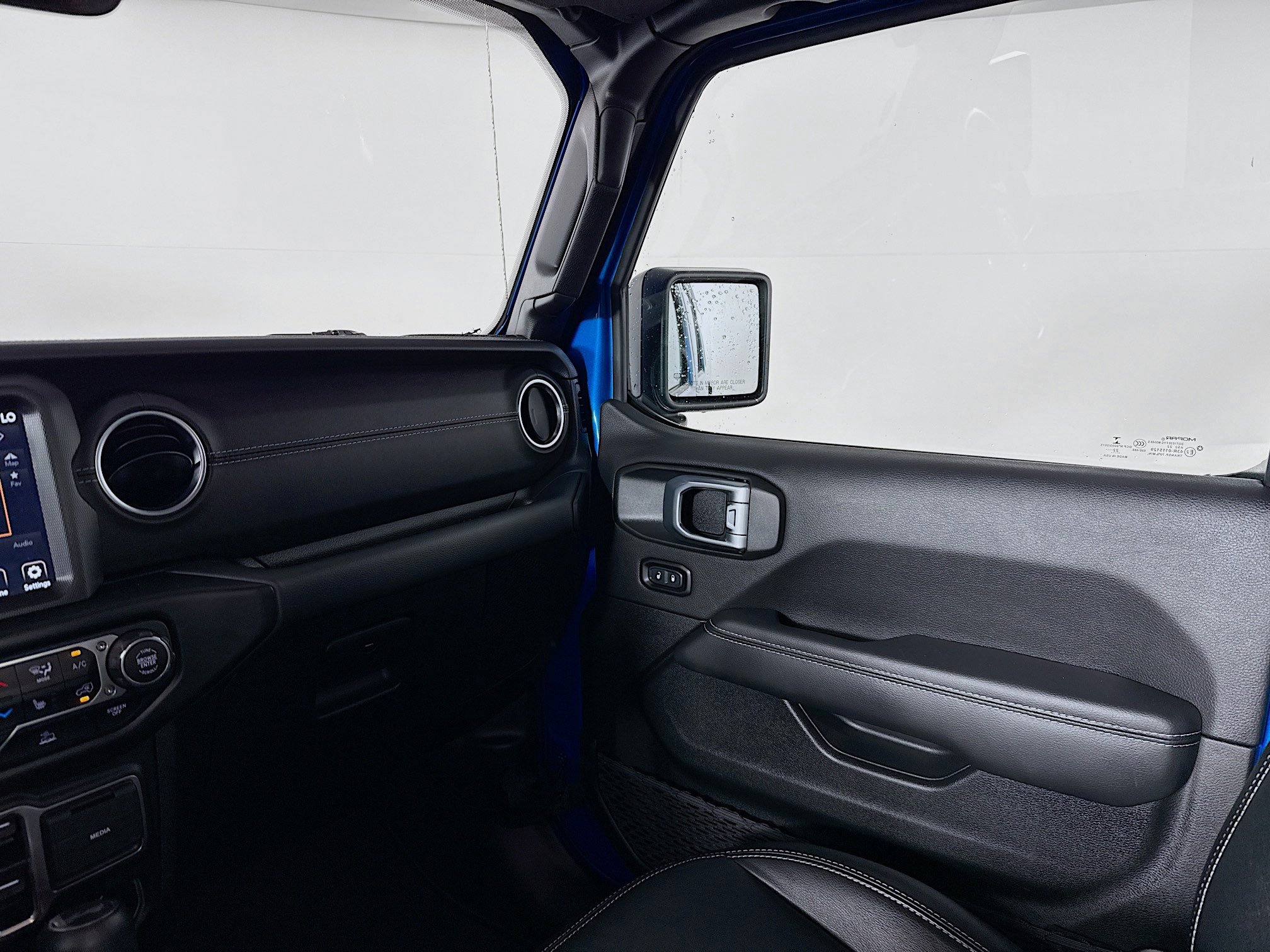 Used 2023 Jeep Wrangler Unlimited Sahara w/ Cold Weather Group image 27