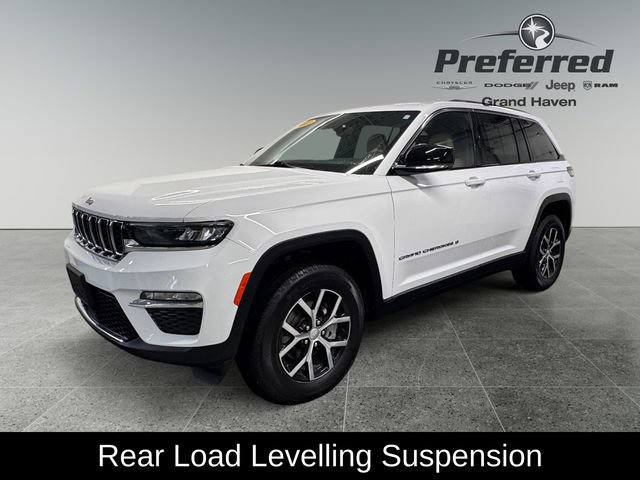 Used 2023 Jeep Grand Cherokee Limited w/ Trailer Tow Prep Group (B) AWD/4WD image 11