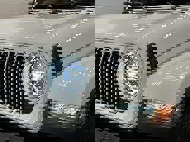 Used 2024 Jeep Wrangler Sahara image 31