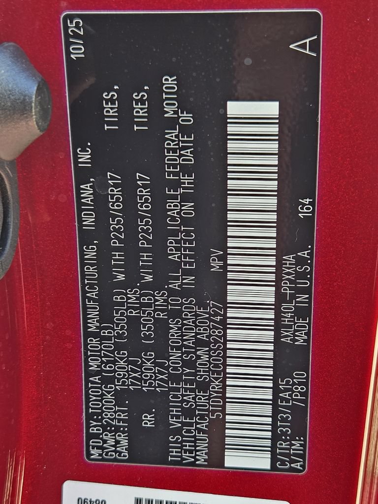 Used 2025 Toyota Sienna XLE FWD image 32