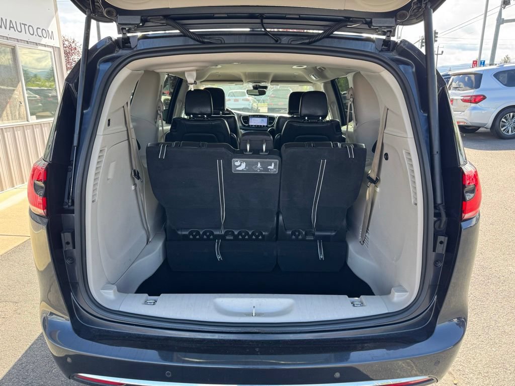 Used 2021 Chrysler Pacifica Touring-L FWD image 5
