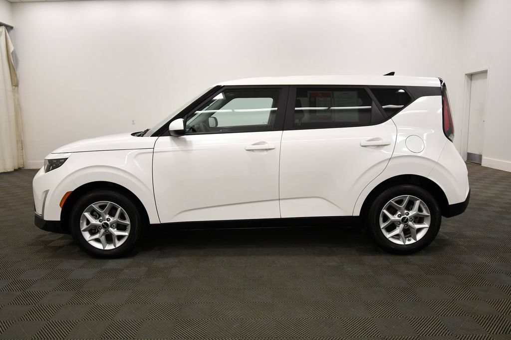 Certified 2025 Kia Soul LX w/ LX Technology Package FWD image 4
