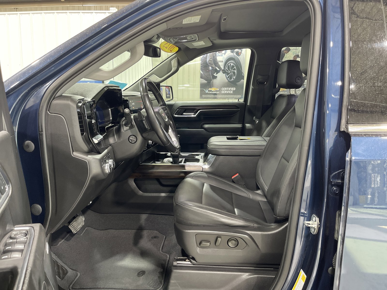 Used 2023 GMC Sierra 1500 SLT w/ SLT Premium Package AWD/4WD image 2