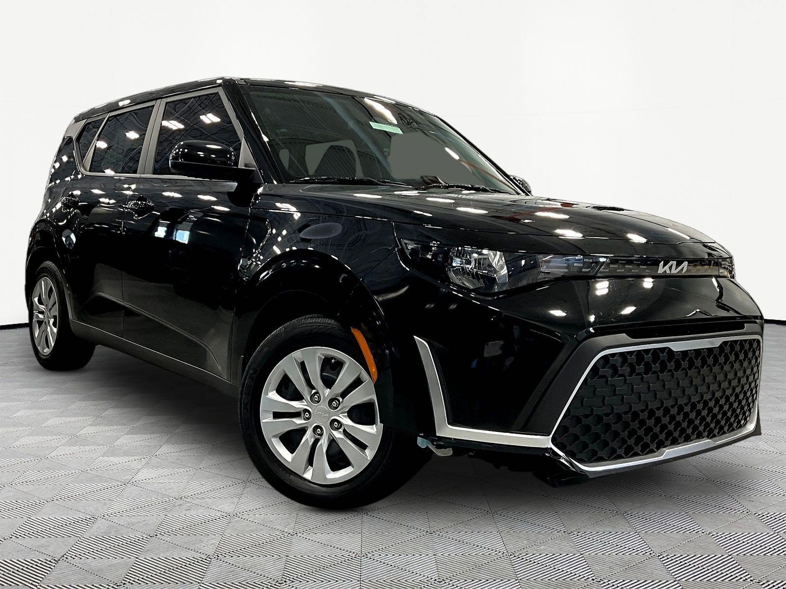 Used 2024 Kia Soul LX FWD image 3