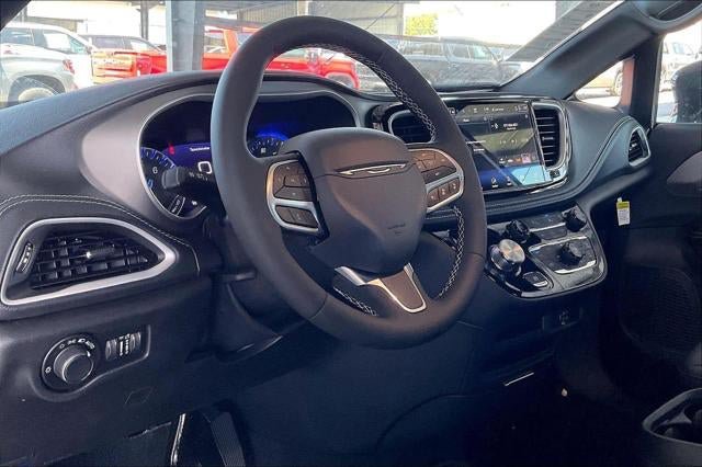 New 2027 Chrysler Pacifica Select FWD image 21
