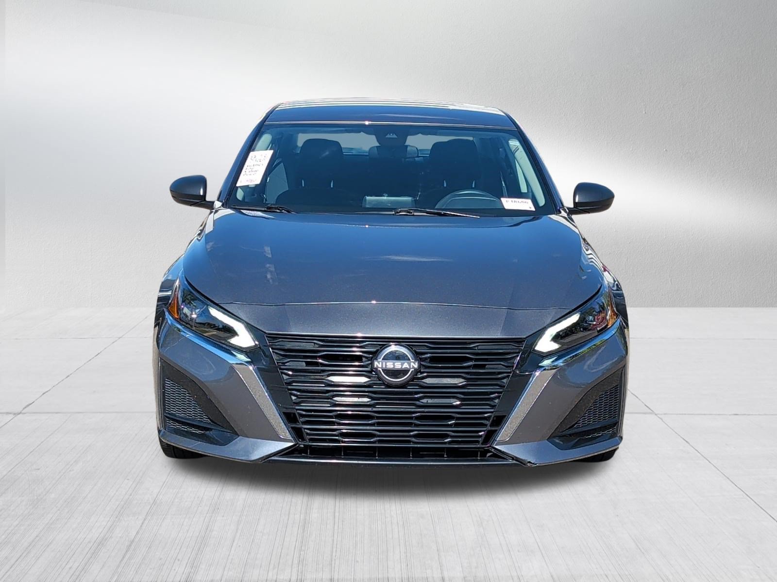 Used 2025 Nissan Altima 2.5 SV FWD image 2