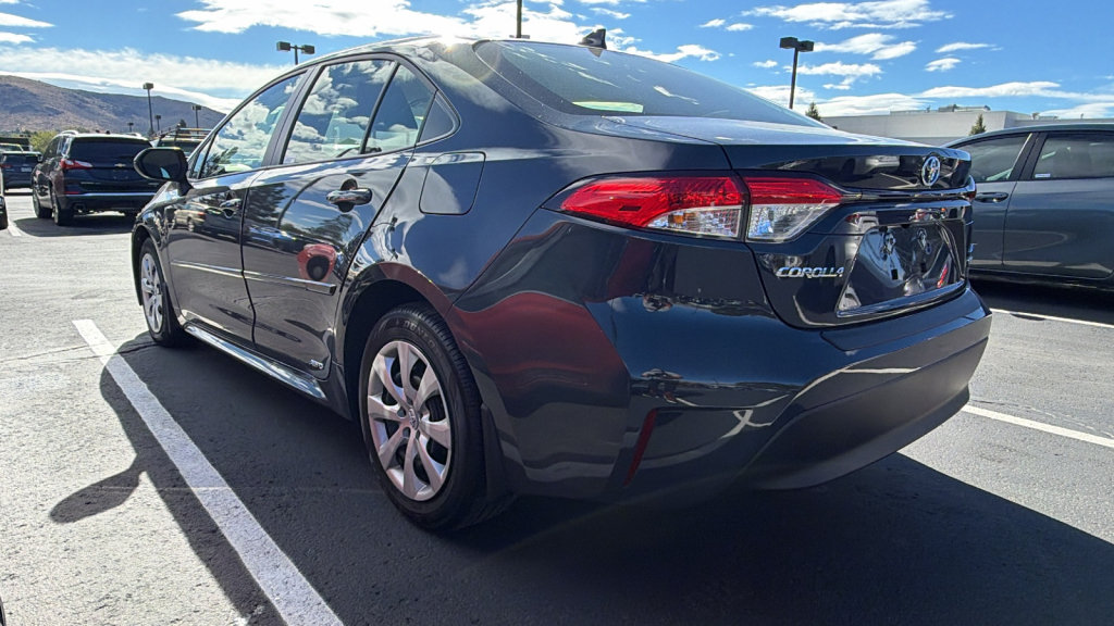 Used 2025 Toyota Corolla LE AWD/4WD image 3