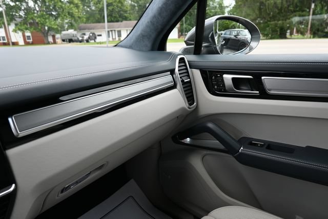 Used 2021 Porsche Cayenne Turbo S AWD/4WD image 28