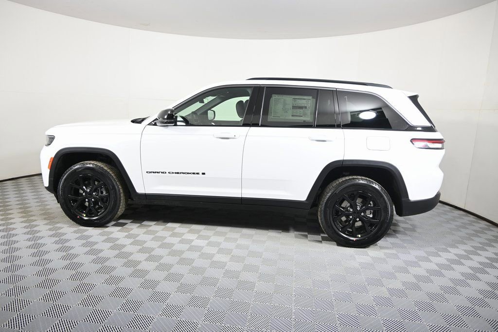 New 2026 Jeep Grand Cherokee Laredo image 3