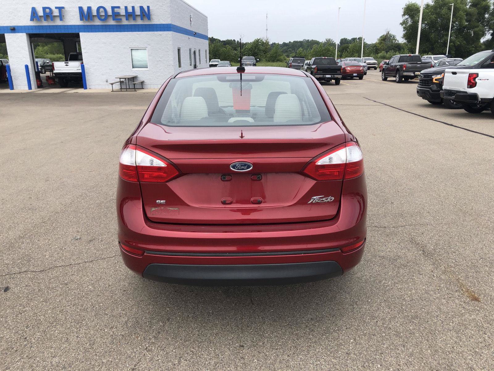 Used 2015 Ford Fiesta SE FWD image 4