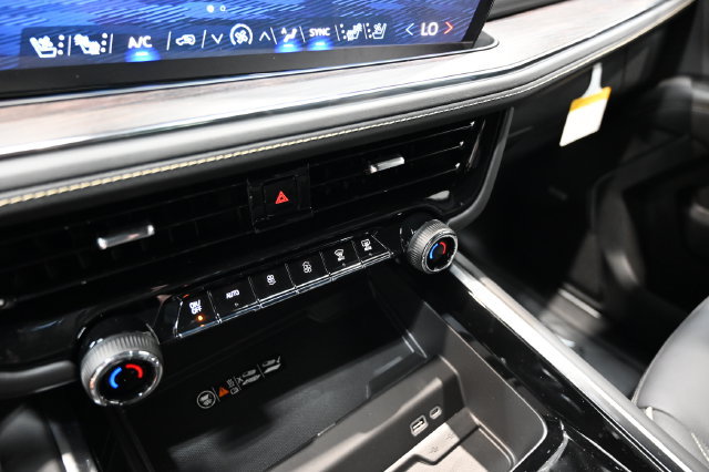 New 2026 Chevrolet Tahoe Premier w/ Sun And Tow Package AWD/4WD image 18