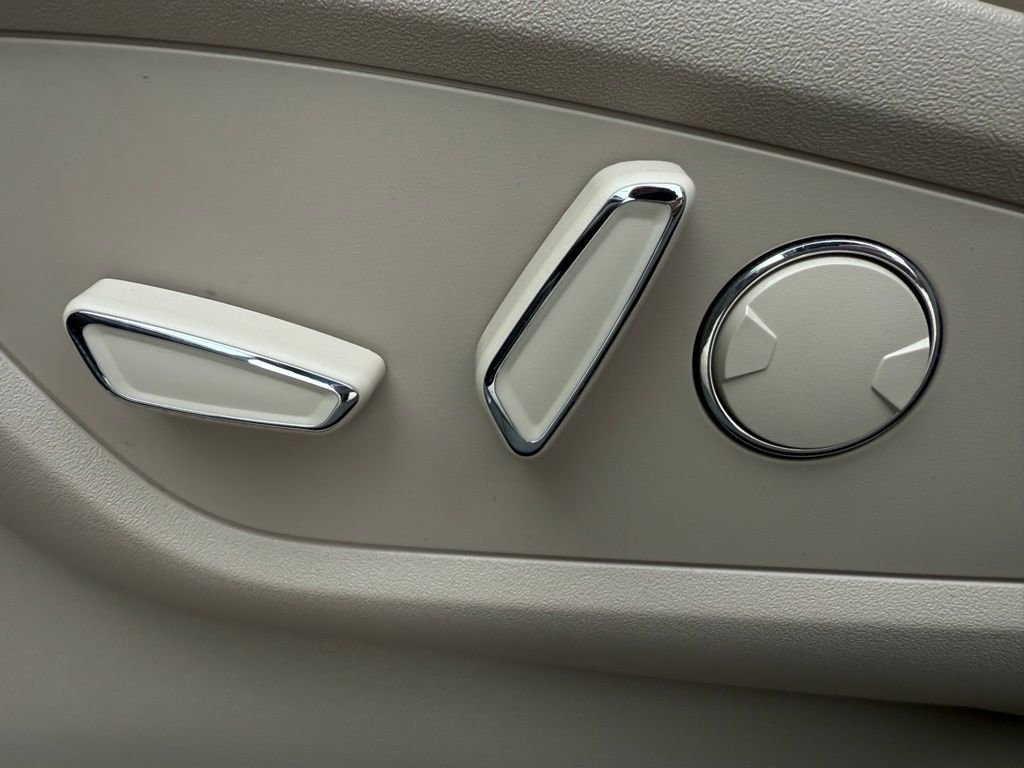 Used 2023 Lincoln Nautilus Reserve w/ Equipment Group 201A image 23