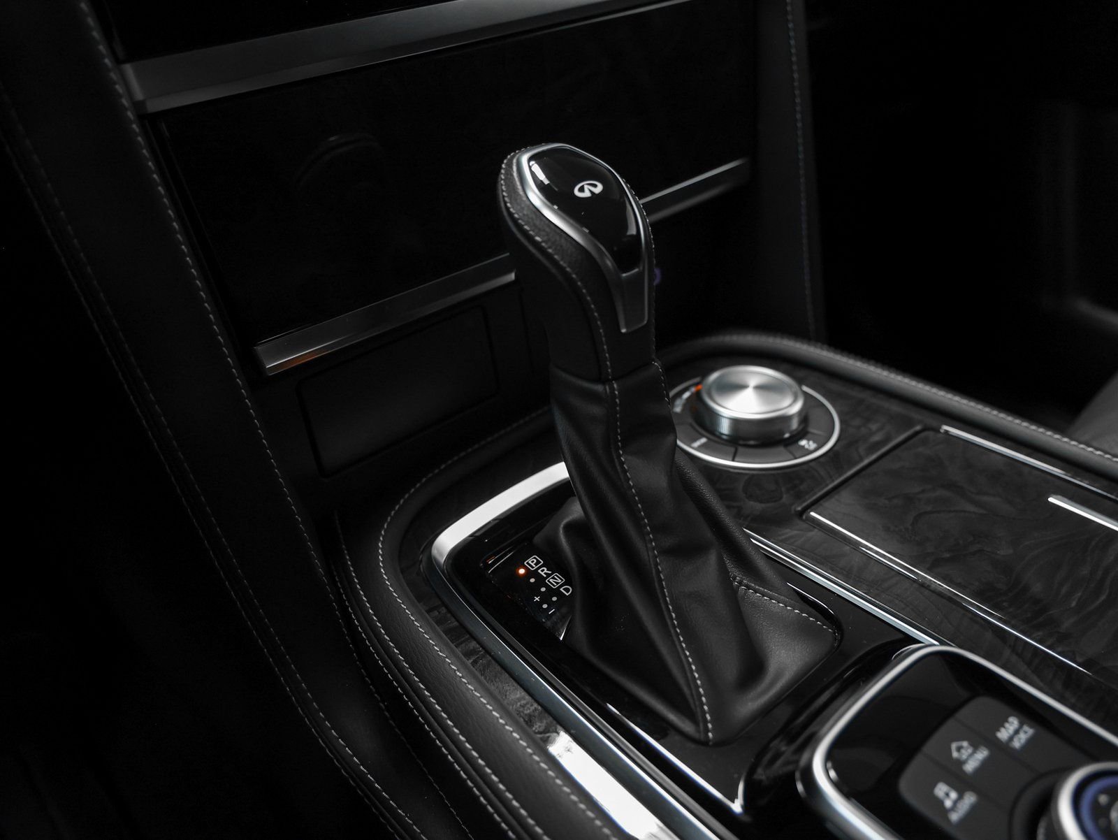 Used 2024 INFINITI QX80 Luxe w/ Cargo Package image 44