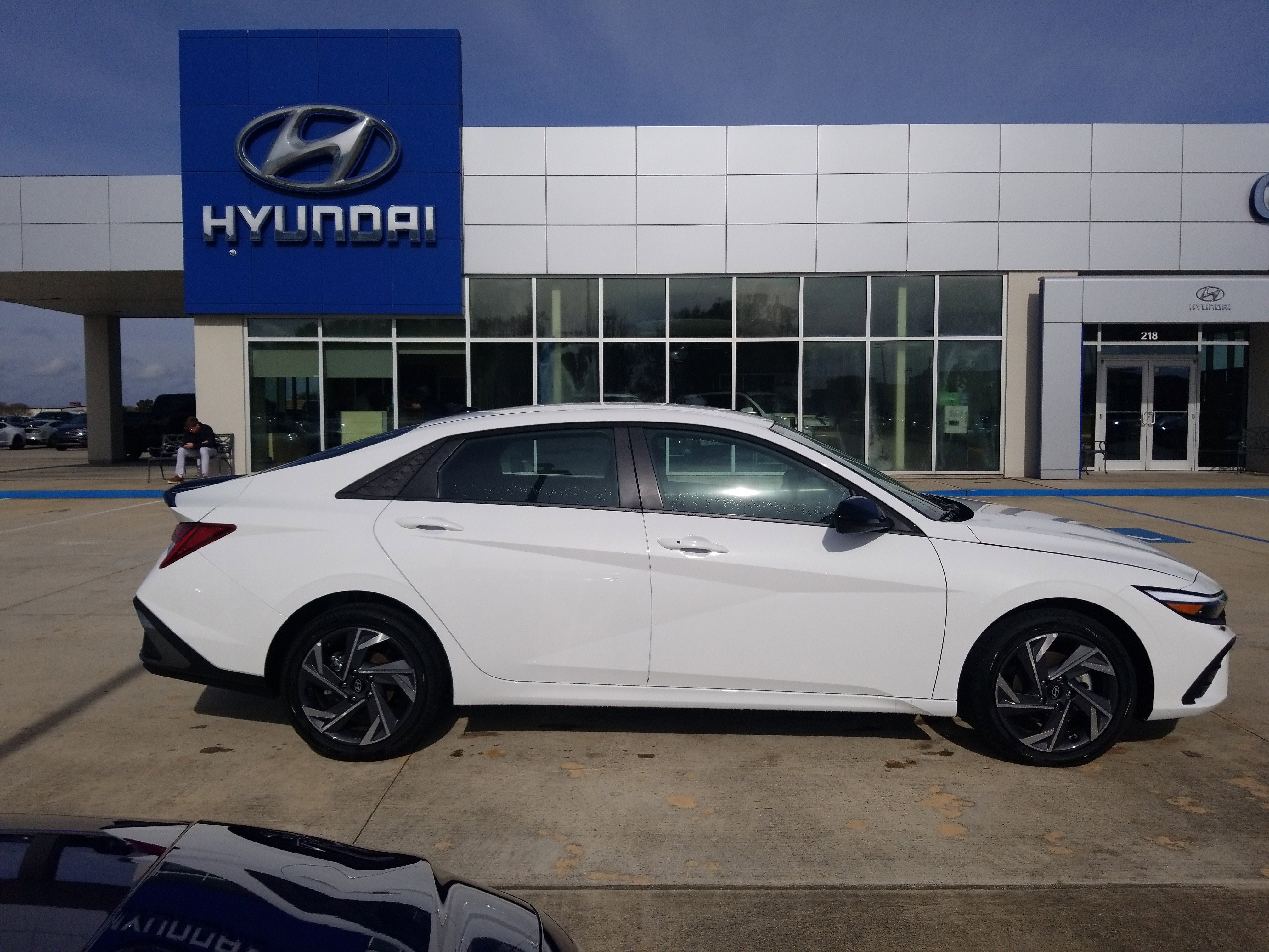 New 2025 Hyundai Elantra SEL image 8