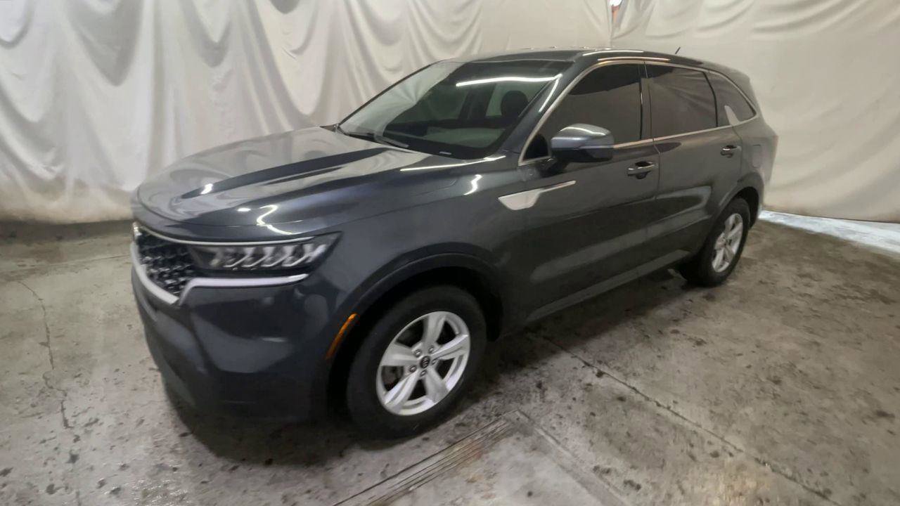 Used 2021 Kia Sorento LX image 4